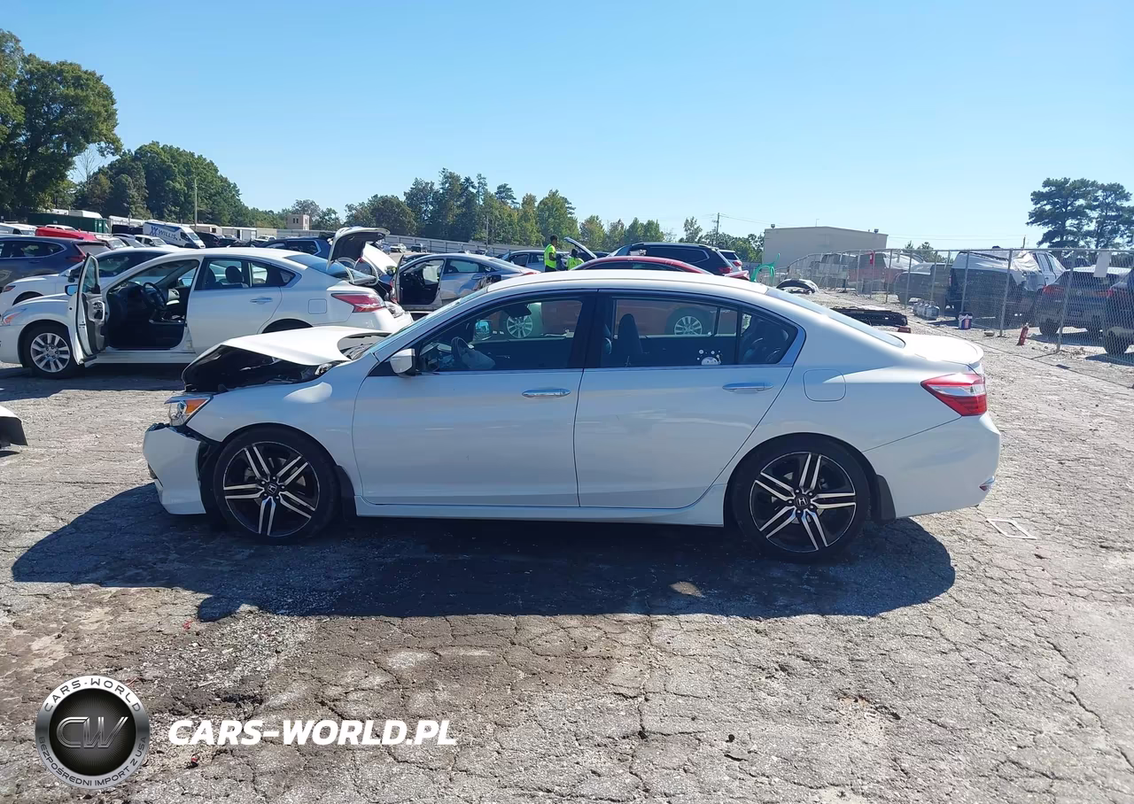 2017 Honda Accord Sport VIN:1HGCR2F58HA121674 - 14