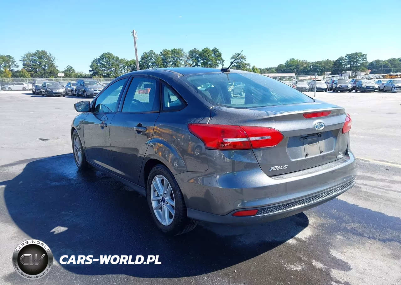 2016 Ford Focus Se VIN:1FADP3F27GL270574 - 3
