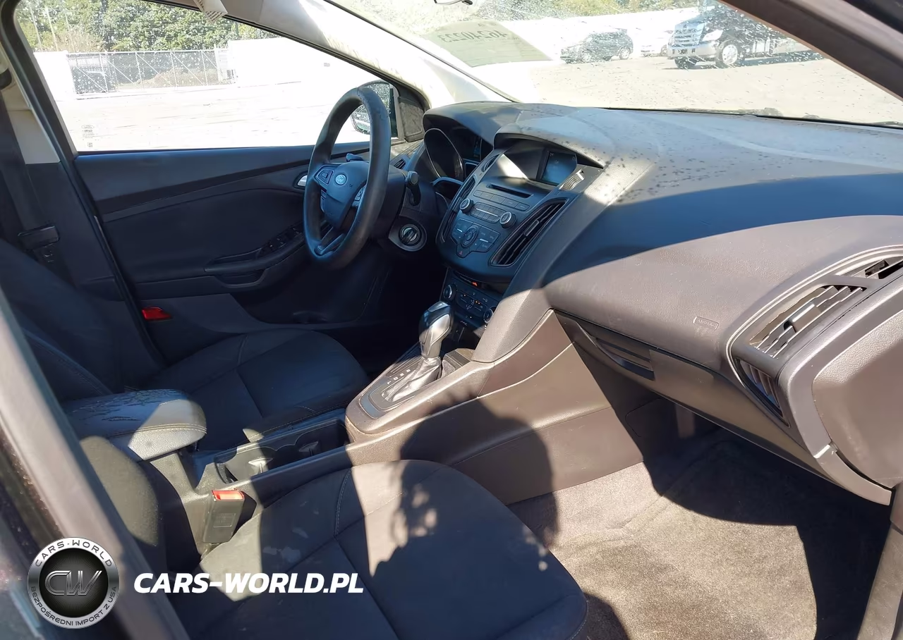 2016 Ford Focus Se VIN:1FADP3F27GL270574 - 5