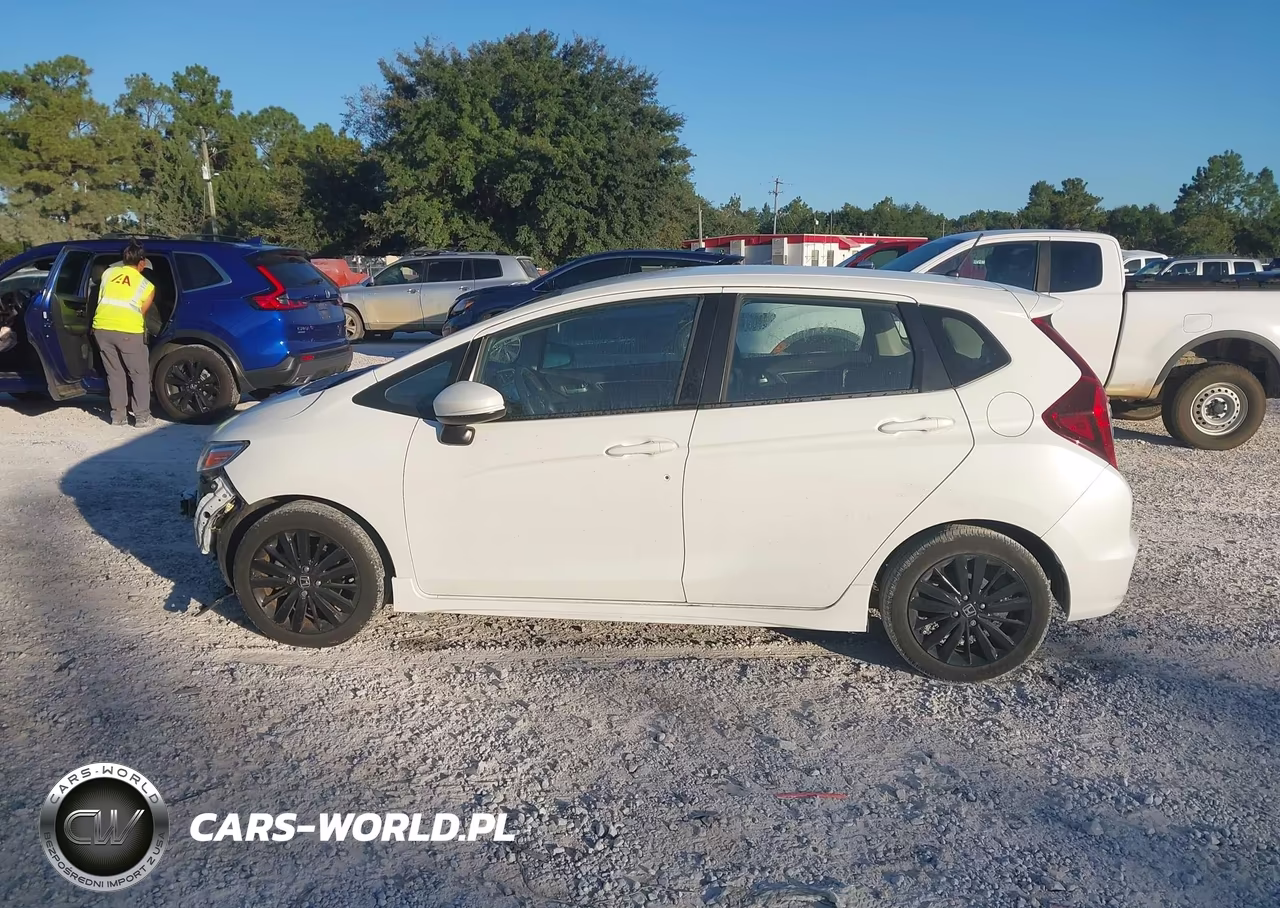 2018 Honda Fit Sport VIN:3HGGK5H63JM706460 - 15