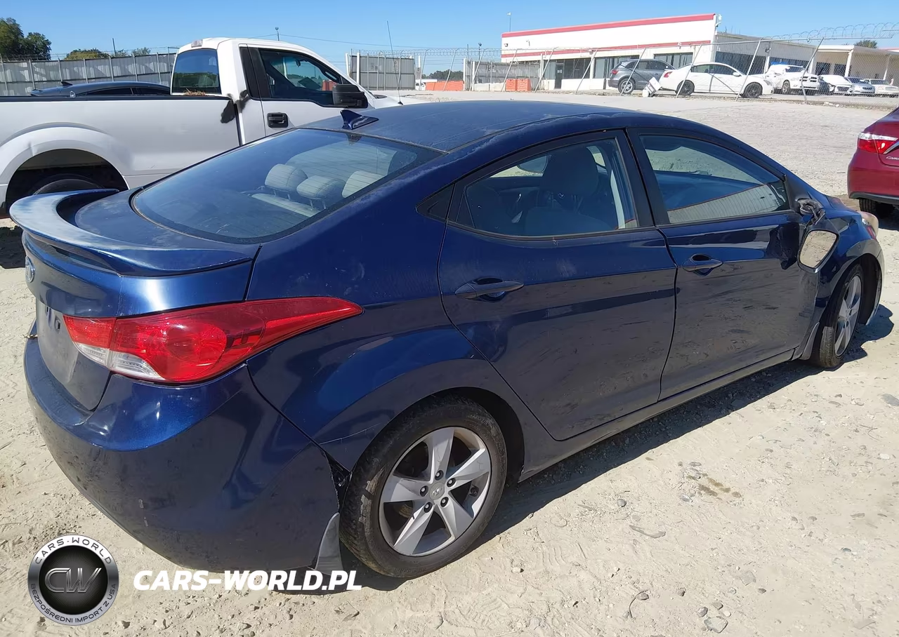 HYUNDAI ELANTRA GL VIN:KMHDH4AE1DU671540 - 4