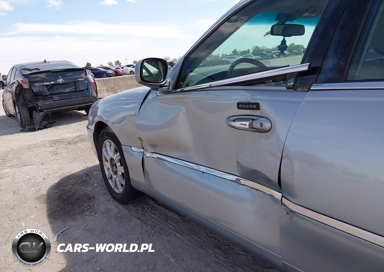 2006 Lincoln Town Car Signature Limited VIN:1LNHM82W26Y613380 - 13
