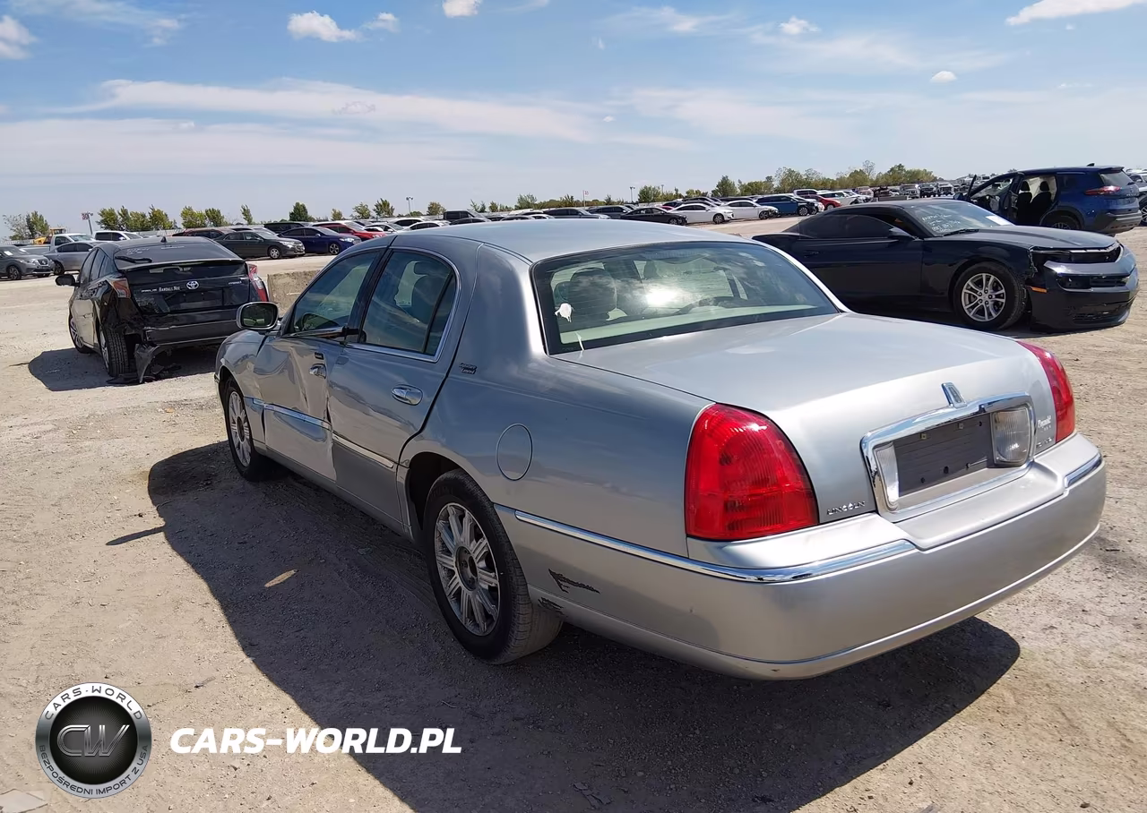 2006 Lincoln Town Car Signature Limited VIN:1LNHM82W26Y613380 - 3