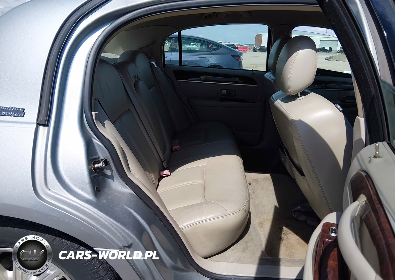 2006 Lincoln Town Car Signature Limited VIN:1LNHM82W26Y613380 - 8