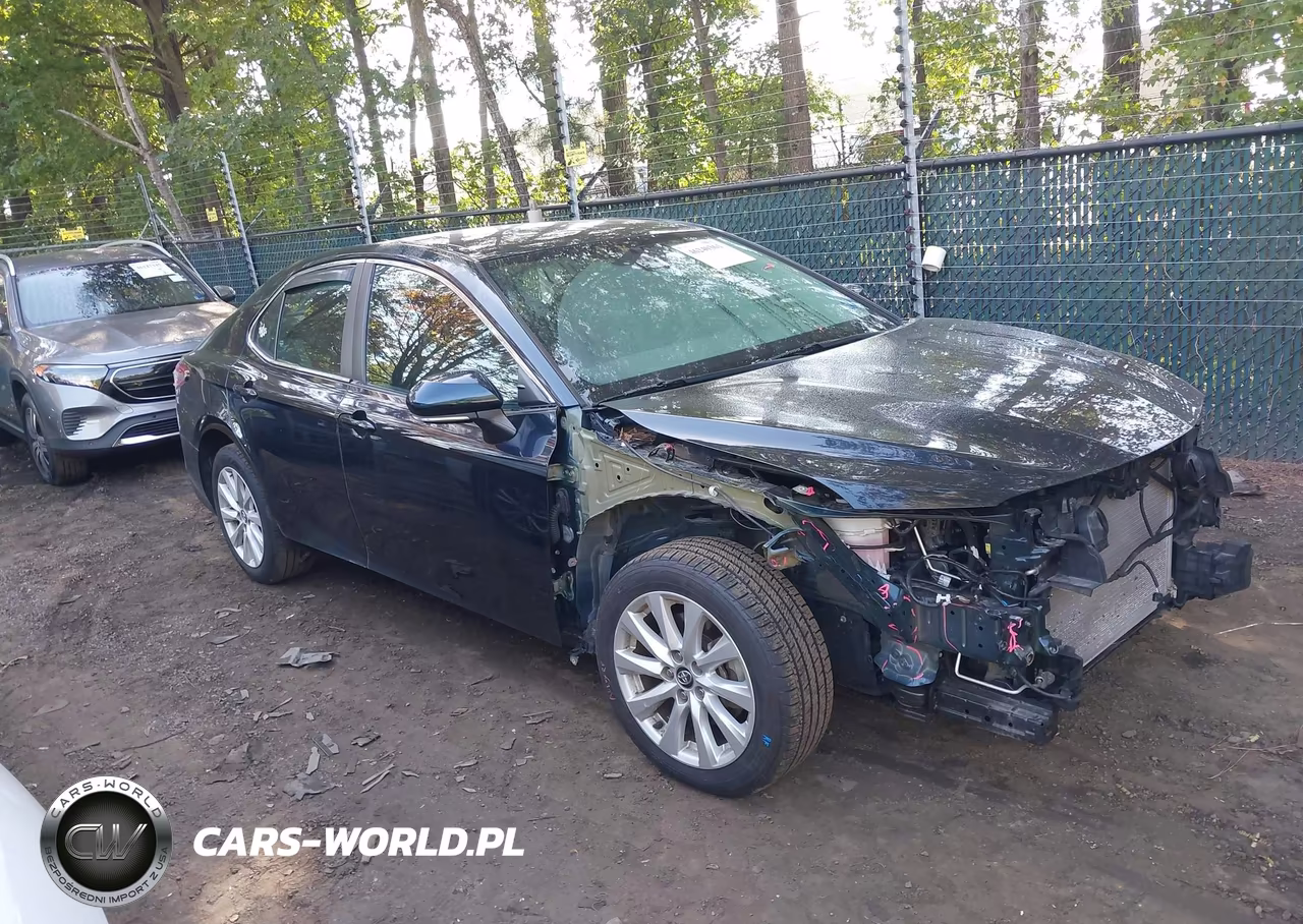 2020 Toyota Camry Le – zdjęcie 1 z 16