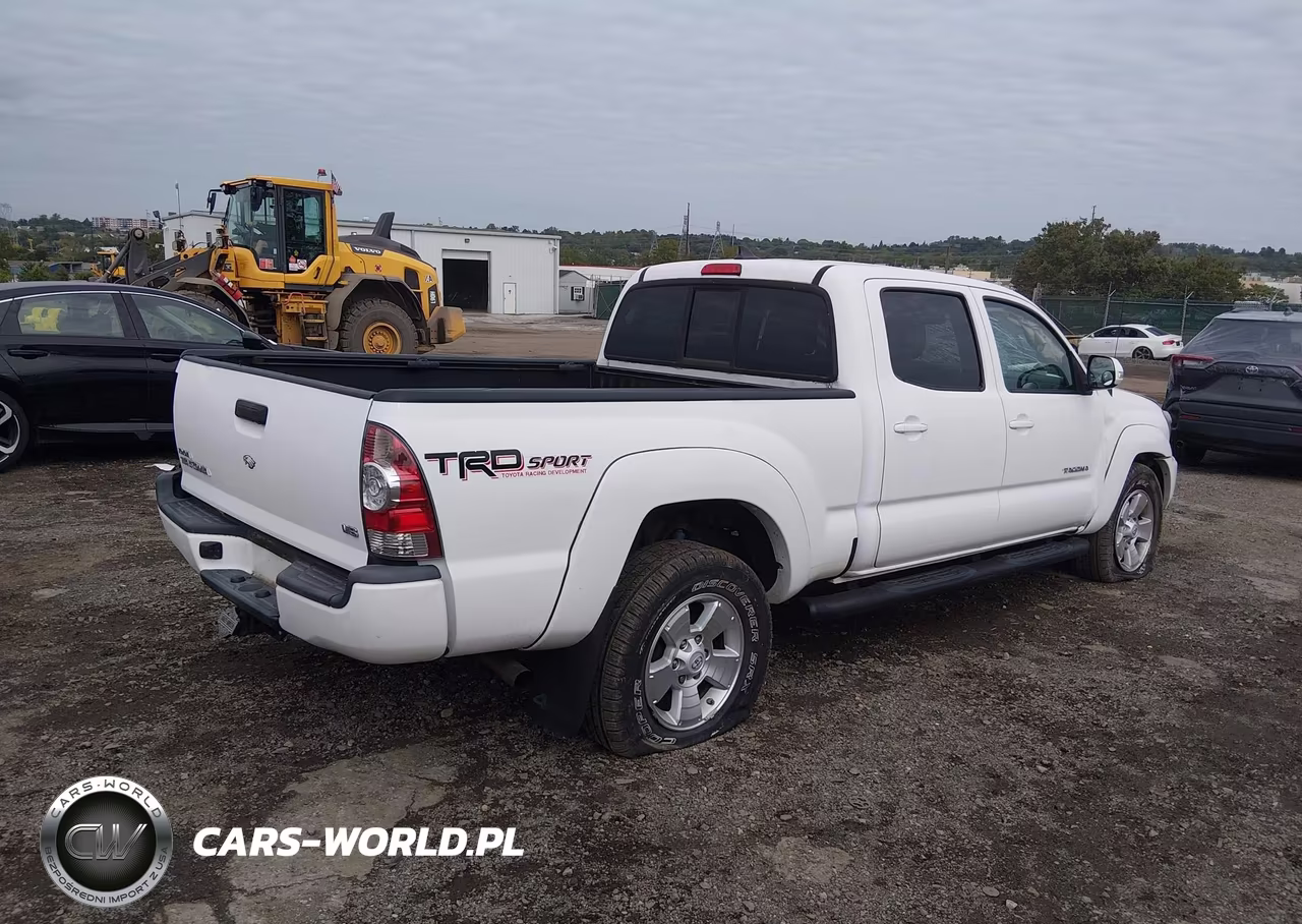 2015 Toyota Tacoma Base V6 VIN:3TMMU4FN5FM080479 - 4