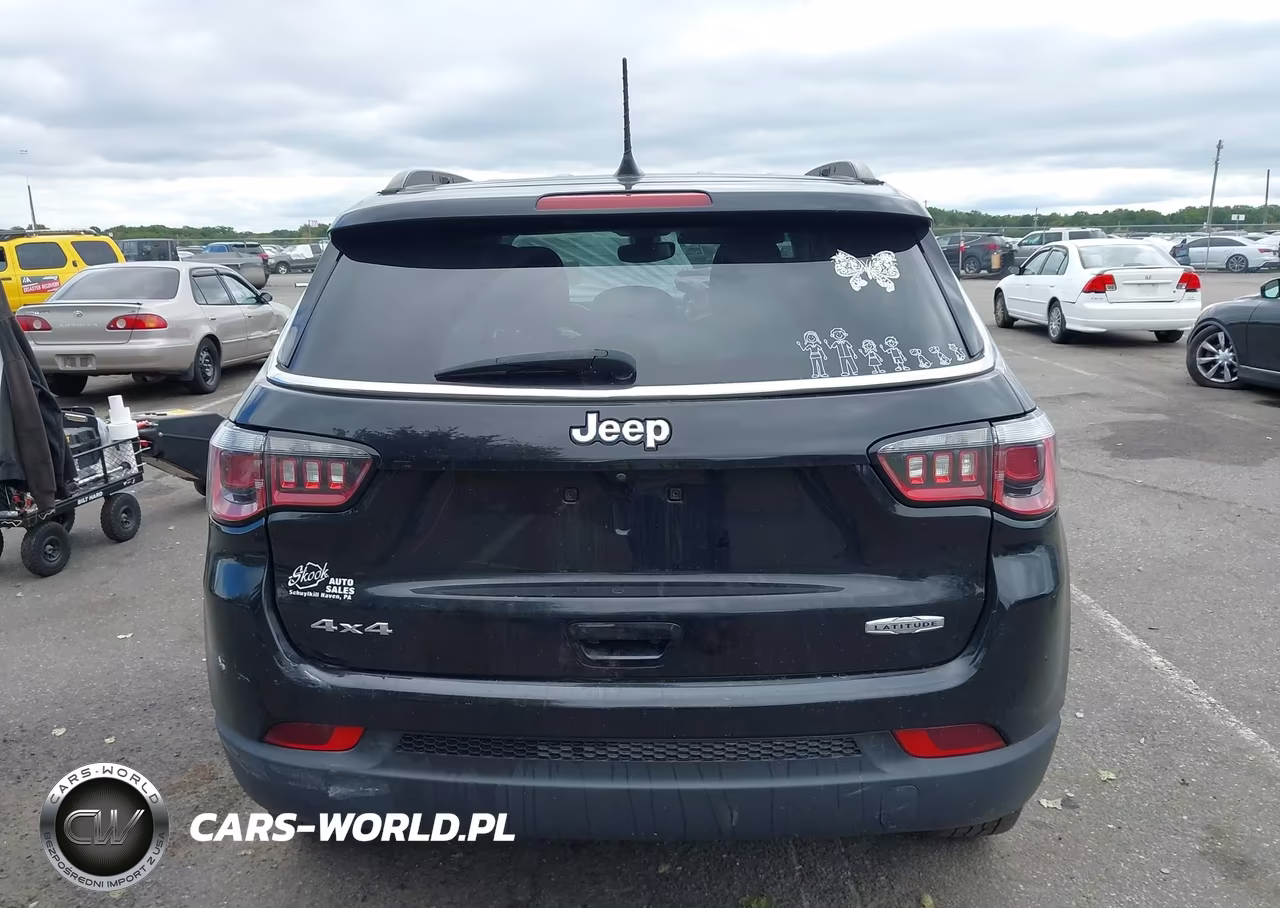 2019 Jeep Compass Latitude 4X4 VIN:3C4NJDBBXKT835943 - 16