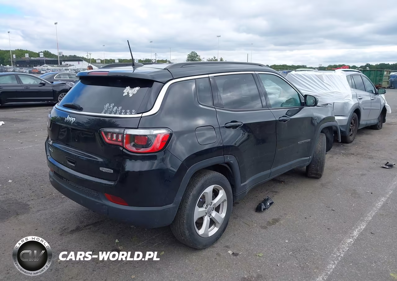 2019 Jeep Compass Latitude 4X4 VIN:3C4NJDBBXKT835943 - 4