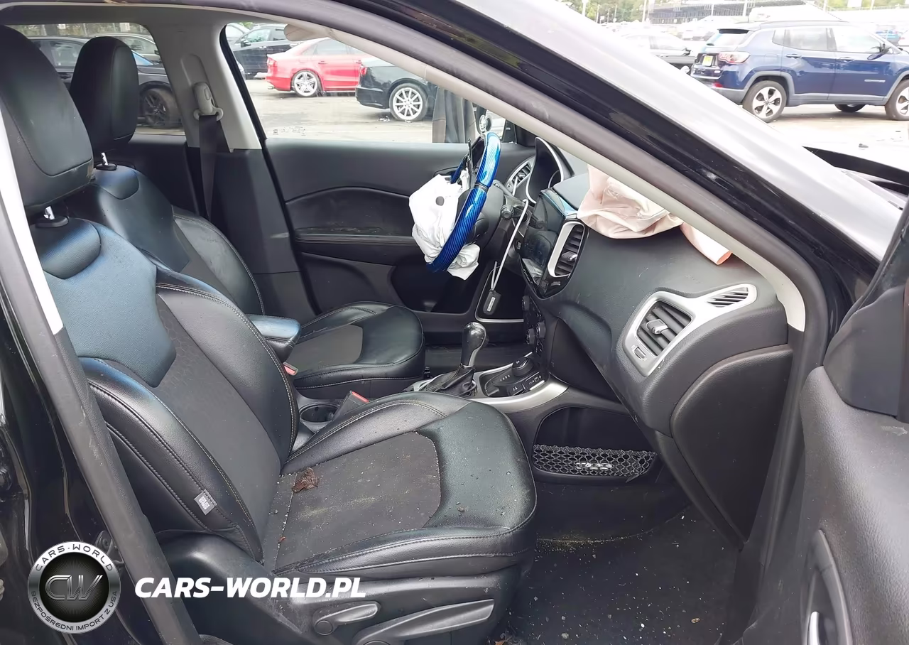 2019 Jeep Compass Latitude 4X4 VIN:3C4NJDBBXKT835943 - 5