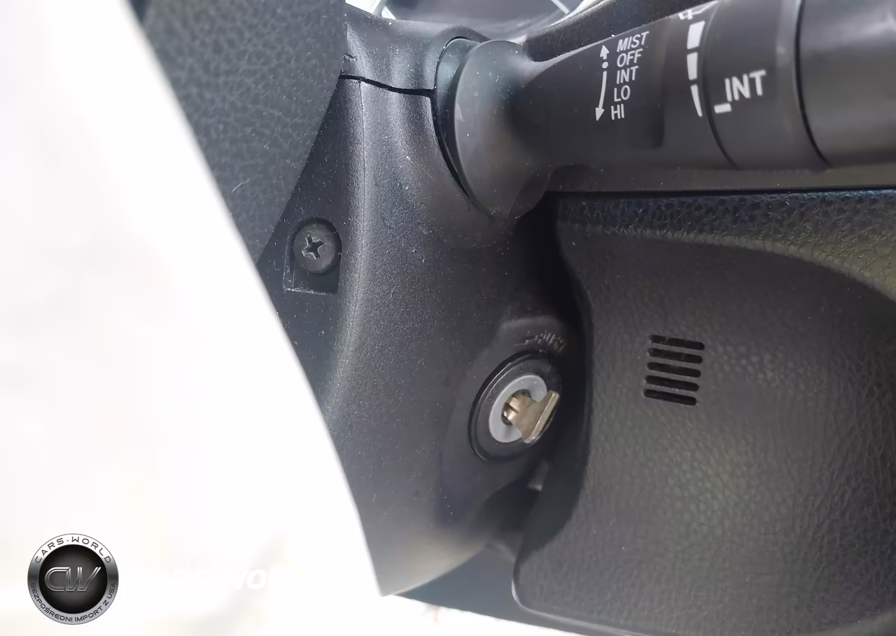 2015 Toyota Corolla Le Plus VIN:5YFBURHEXFP203624 - 11