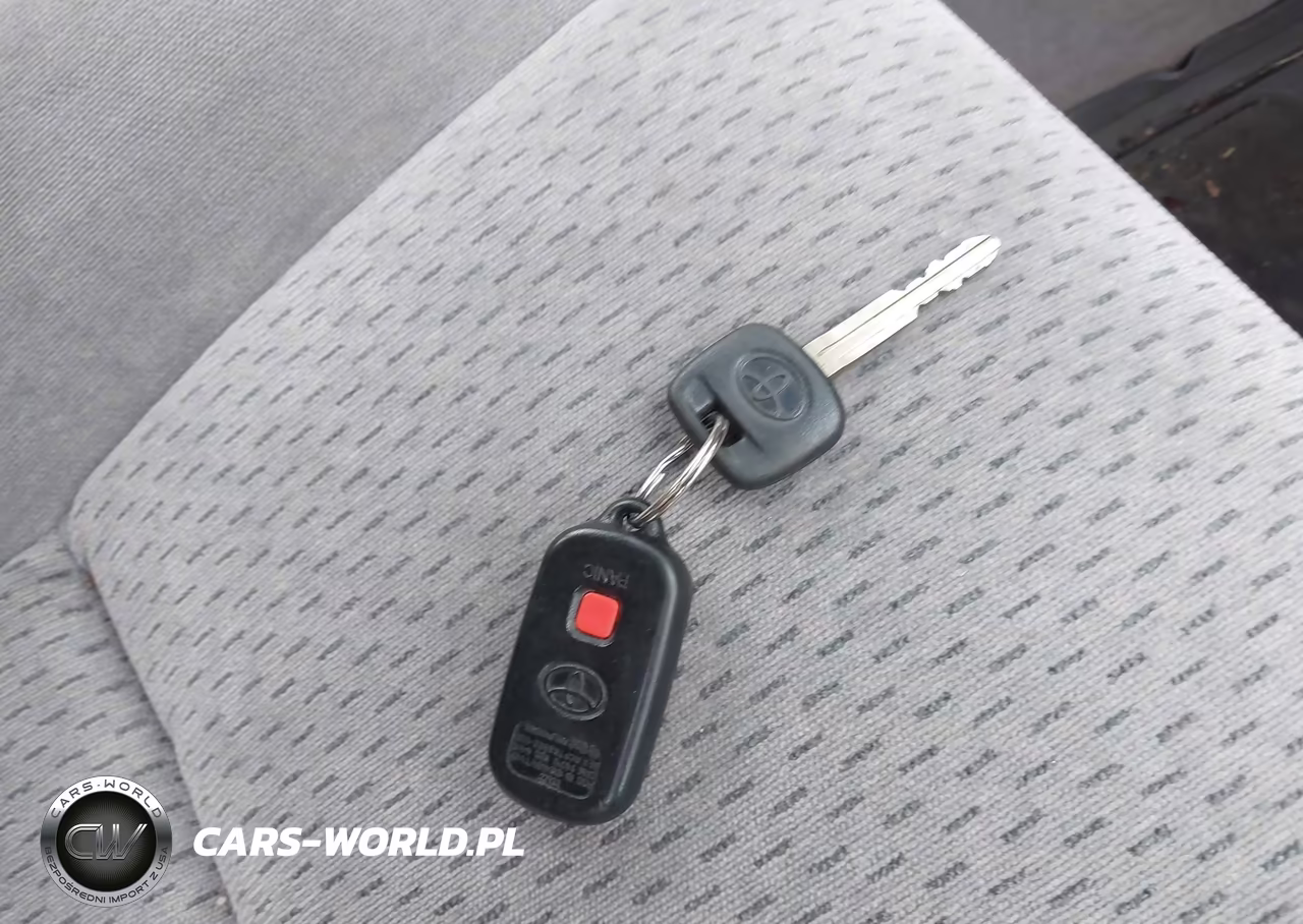 2004 Toyota Camry Le VIN:4T1BE30K04U311077 - 11