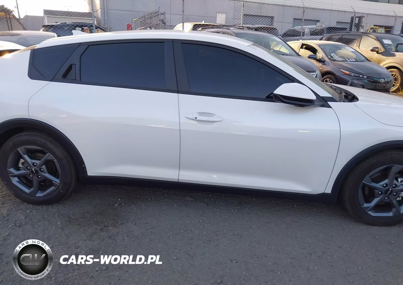2025 Kia K4 Lxs VIN:3KPFT4DE3SE241821 - 13