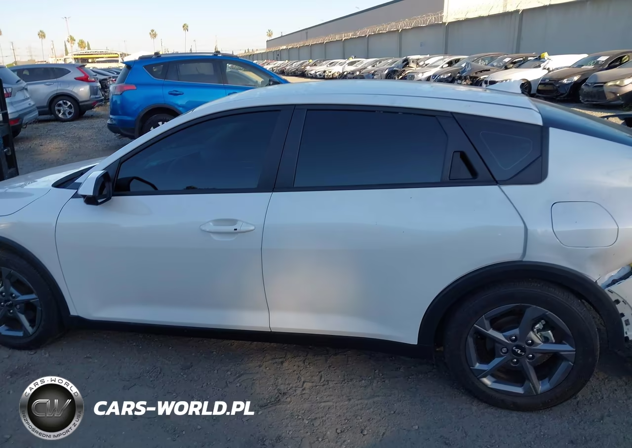 2025 Kia K4 Lxs VIN:3KPFT4DE3SE241821 - 14