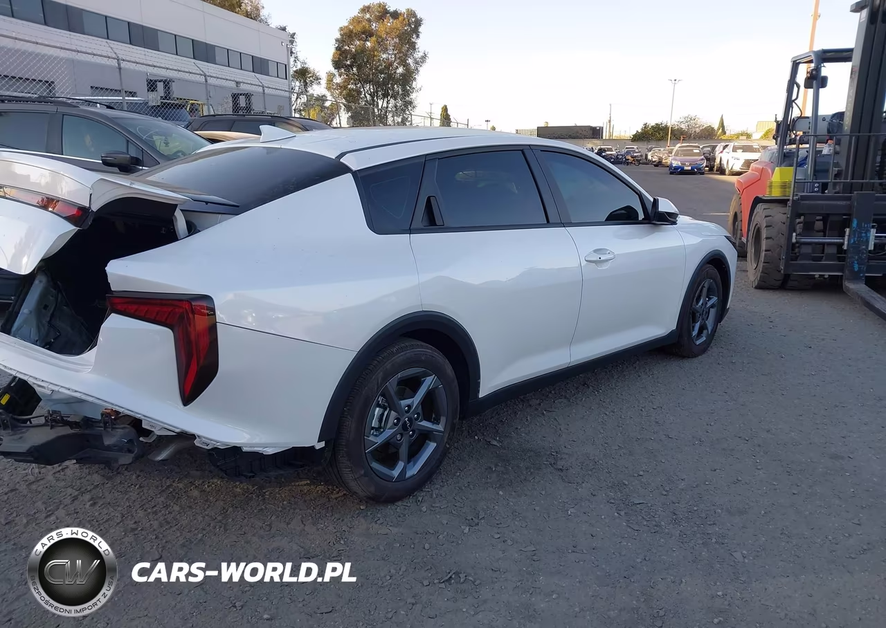 2025 Kia K4 Lxs VIN:3KPFT4DE3SE241821 - 4
