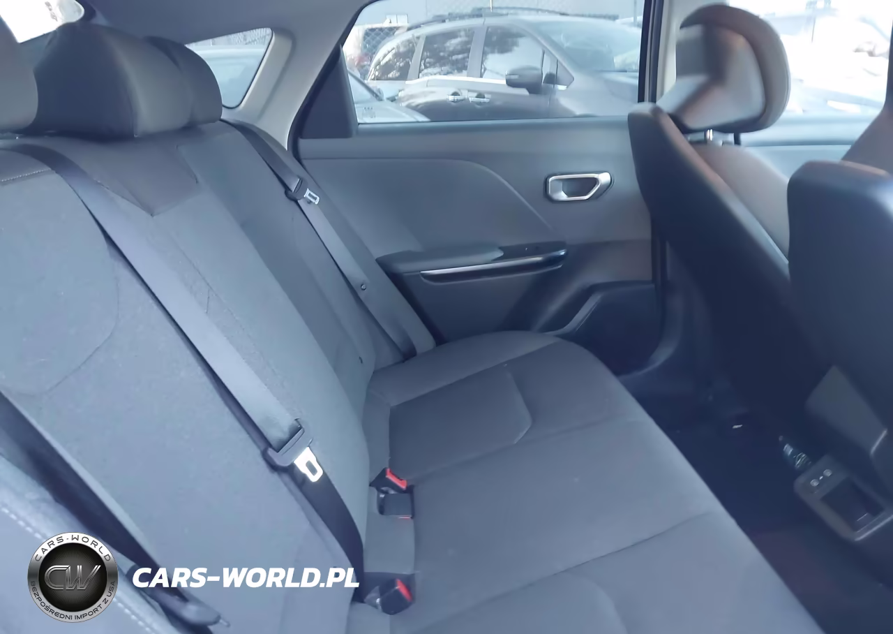 2025 Kia K4 Lxs VIN:3KPFT4DE3SE241821 - 8