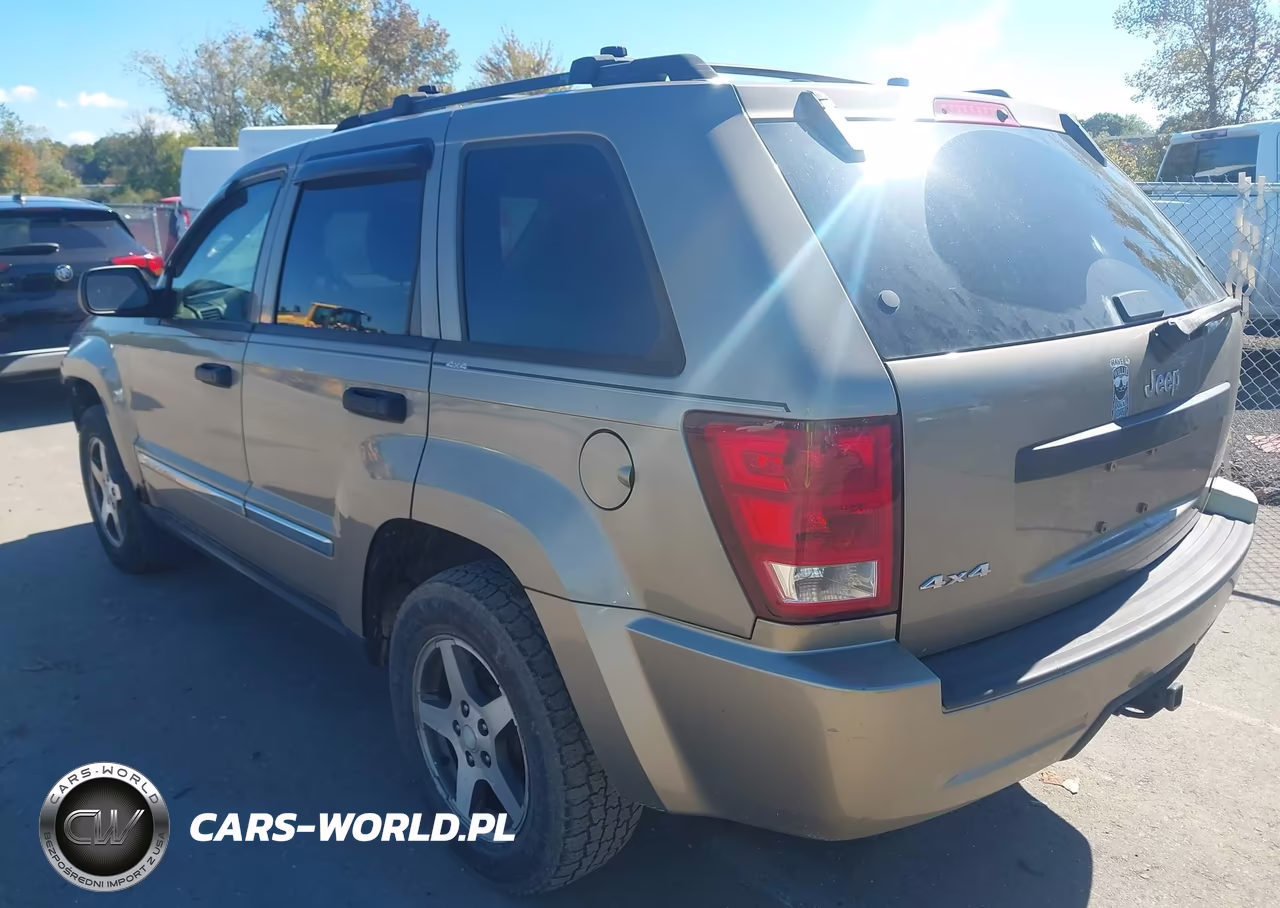 2005 Jeep Grand Cherokee Laredo VIN:1J8GR48K55C661426 - 3