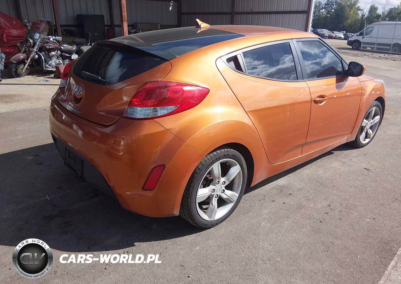2014 Hyundai Veloster Base W-Black VIN:KMHTC6AD1EU182747 - 4