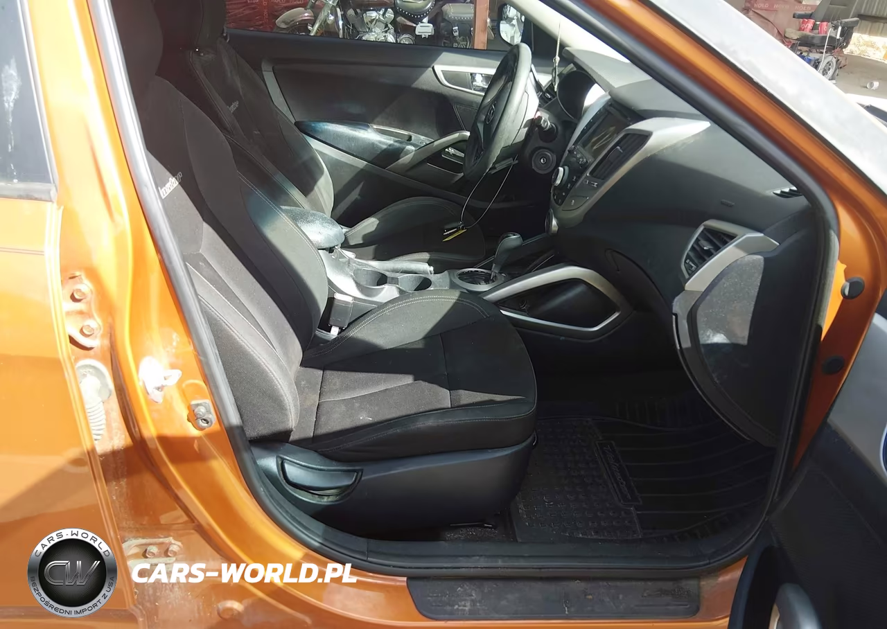 2014 Hyundai Veloster Base W-Black VIN:KMHTC6AD1EU182747 - 5