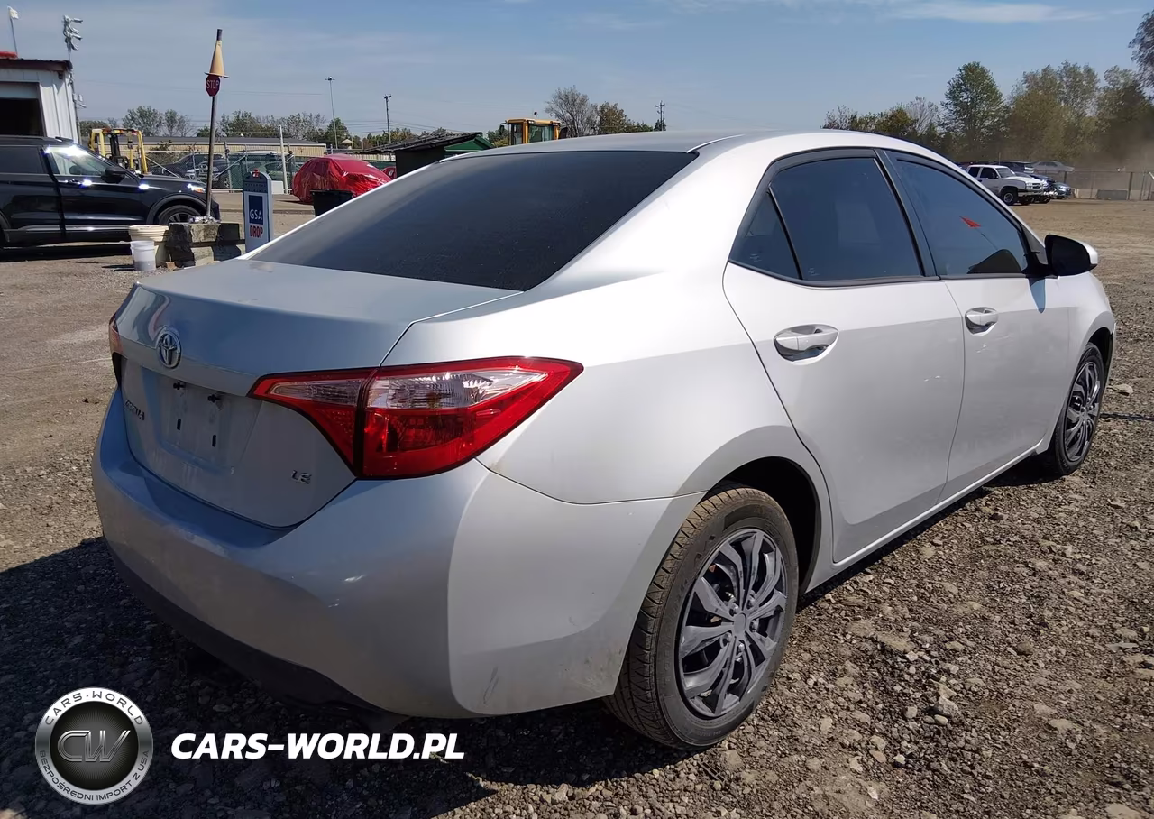 2018 Toyota Corolla Le VIN:2T1BURHE4JC014959 - 4