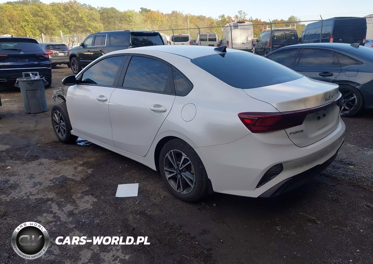 2023 Kia Forte Lxs VIN:3KPF24AD8PE642612 - 3