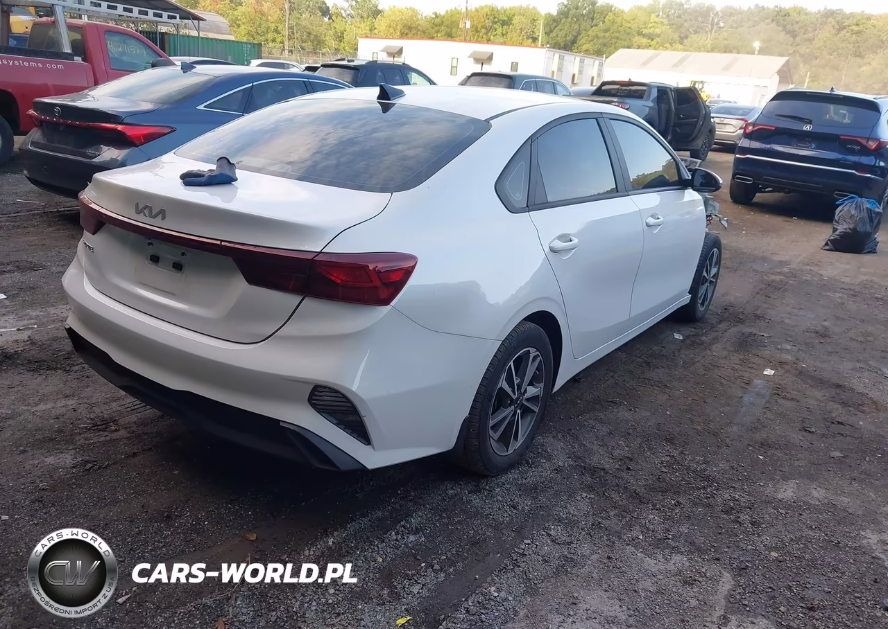 2023 Kia Forte Lxs VIN:3KPF24AD8PE642612 - 4