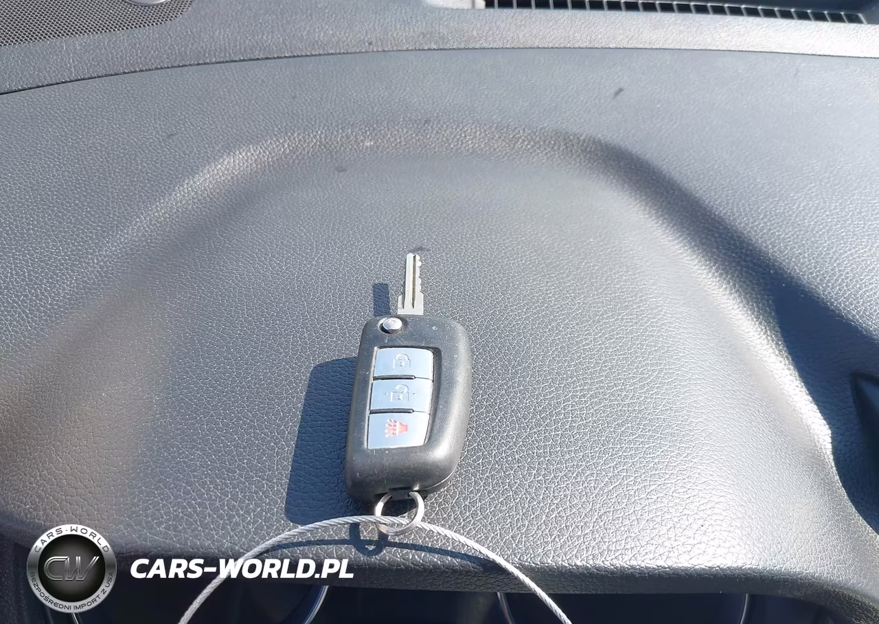 2015 Nissan Rogue S VIN:KNMAT2MTXFP560183 - 11