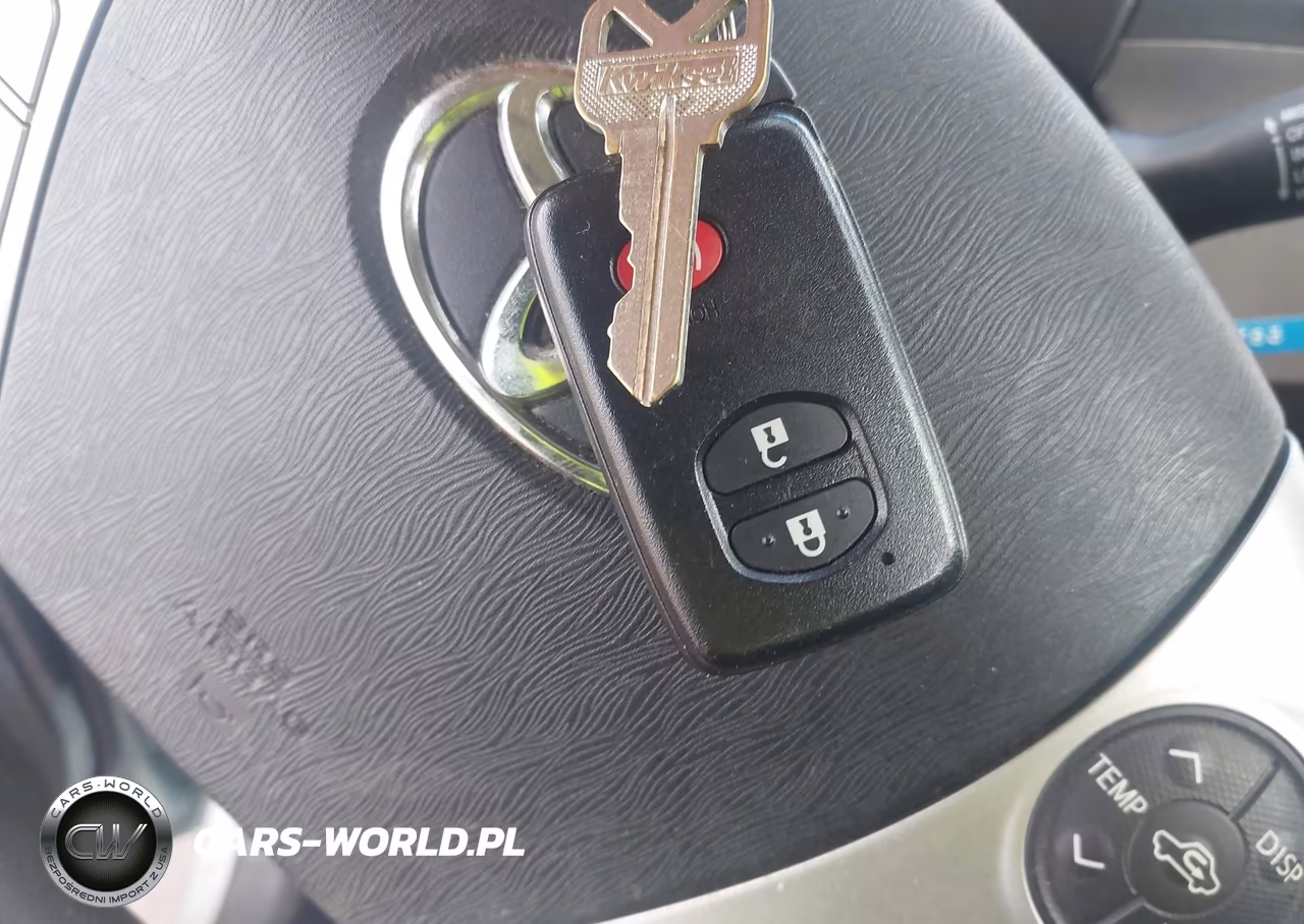 2015 Toyota Prius Three VIN:JTDKN3DU9F1904294 - 11