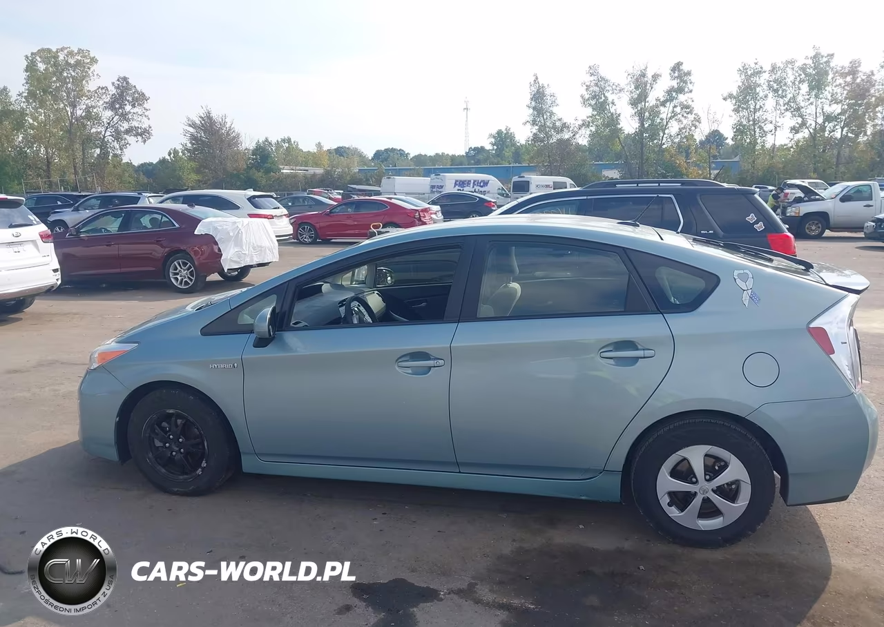 2015 Toyota Prius Three VIN:JTDKN3DU9F1904294 - 14