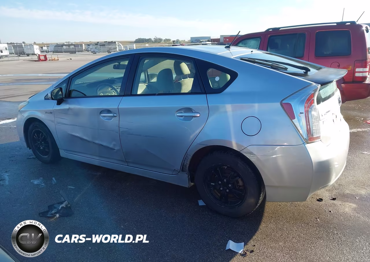 2013 Toyota Prius Two VIN:JTDKN3DU1D1676031 - 14