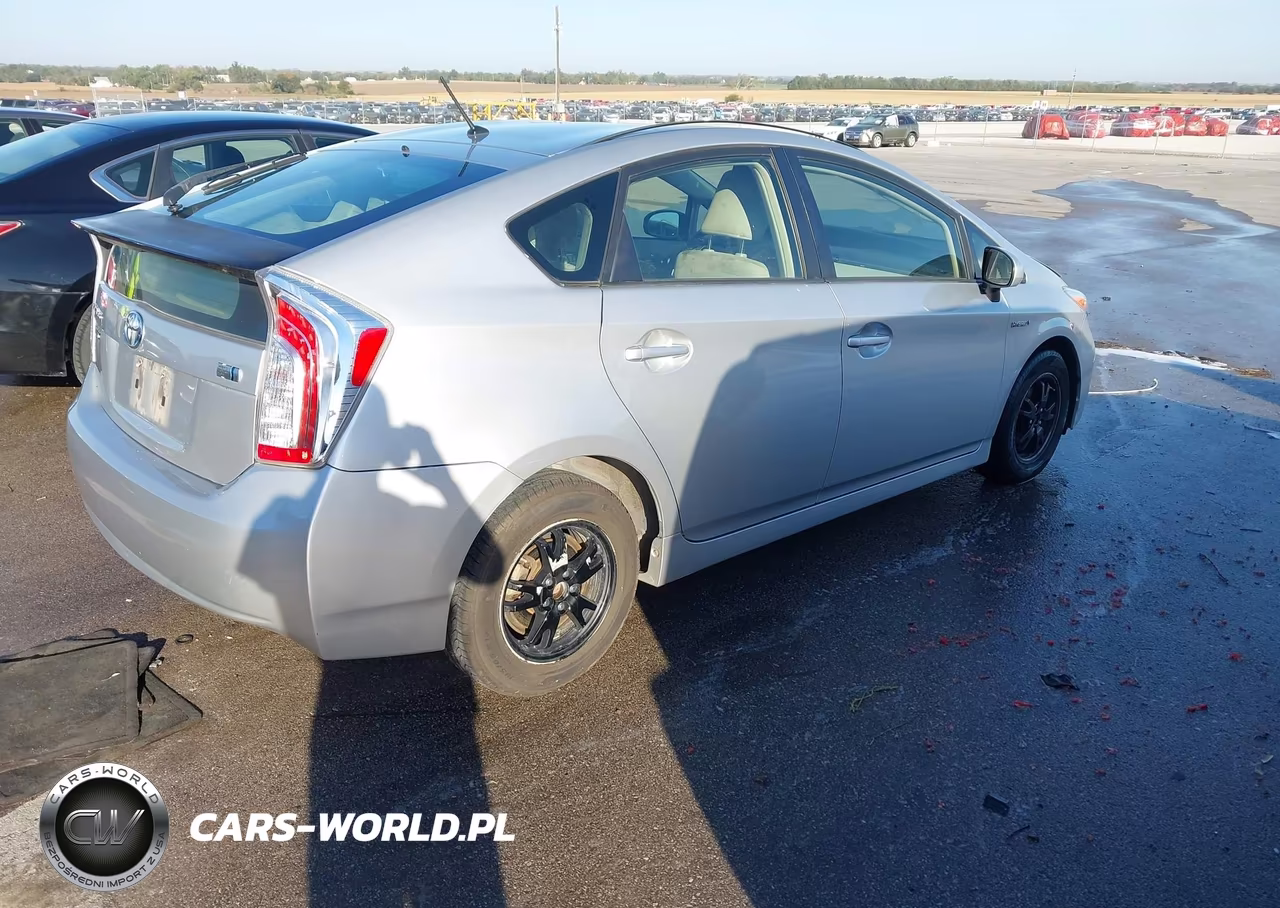2013 Toyota Prius Two VIN:JTDKN3DU1D1676031 - 4