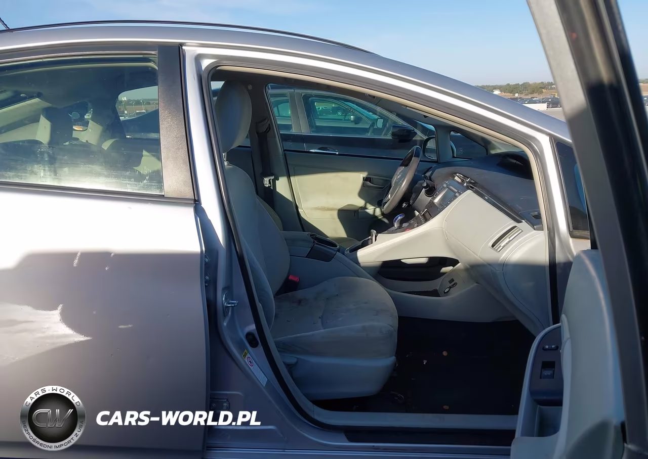 2013 Toyota Prius Two VIN:JTDKN3DU1D1676031 - 5