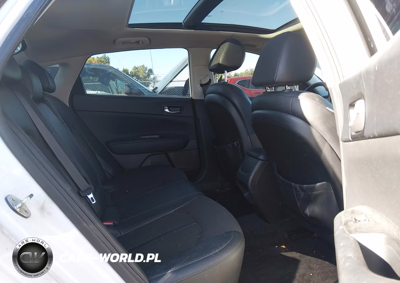 2018 Kia Optima S VIN:5XXGT4L39JG244426 - 8