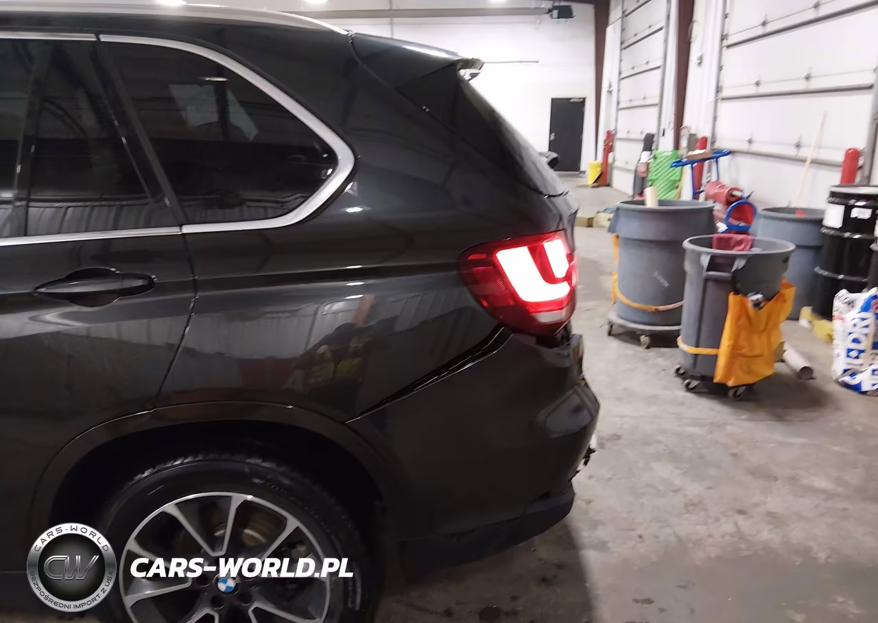 2018 BMW X5 xDrive35I VIN:5UXKR0C58J0X94042 - 18