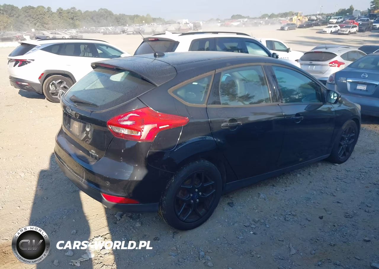 2016 Ford Focus Se VIN:1FADP3K20GL277646 - 4