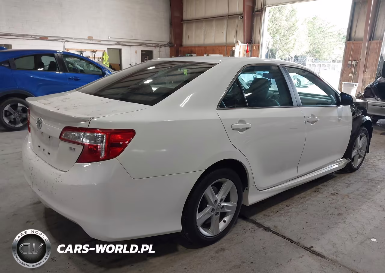 2014 Toyota Camry Se VIN:4T1BF1FK8EU759058 - 4
