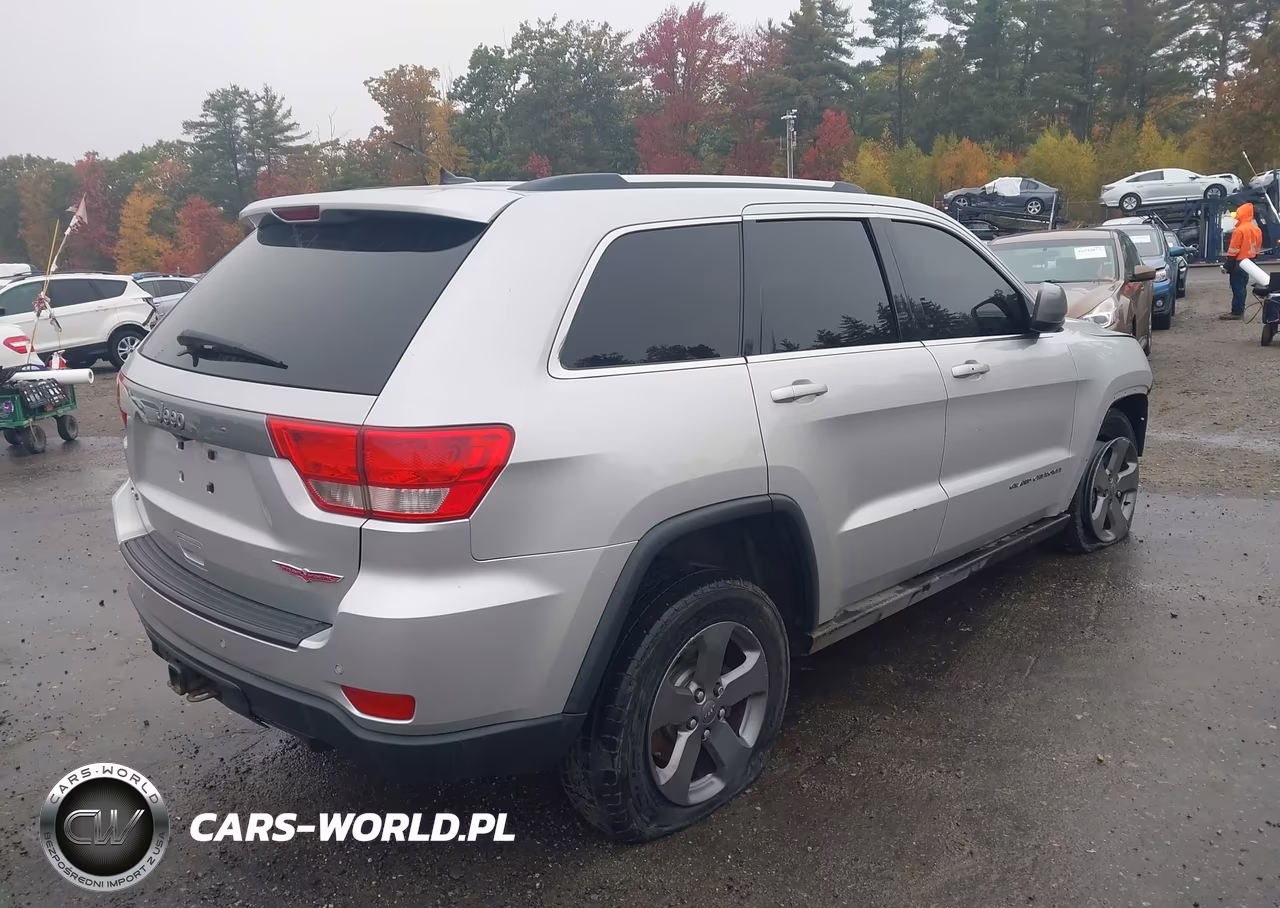 2013 Jeep Grand Cherokee Laredo Trailhawk VIN:1C4RJFAG8DC599771 - 4