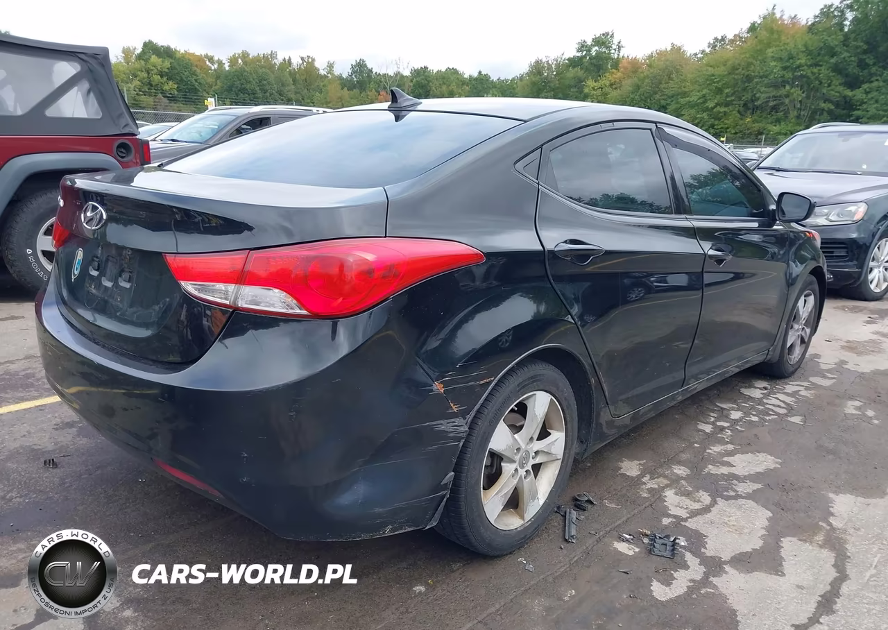 2013 Hyundai Elantra Gls VIN:KMHDH4AE2DU796076 - 4