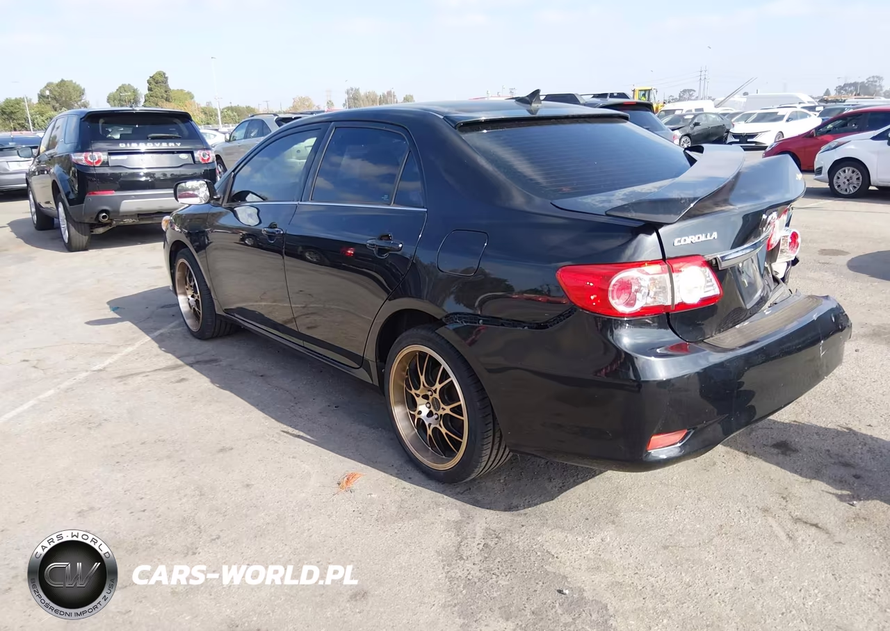 2013 Toyota Corolla Le VIN:5YFBU4EE2DP108835 - 3