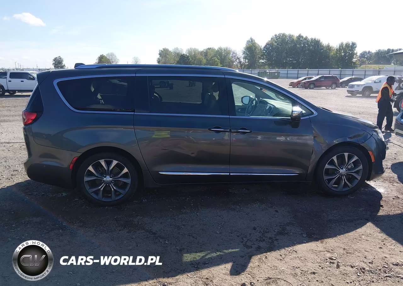 2017 Chrysler Pacifica Limited VIN:2C4RC1GG0HR504329 - 13