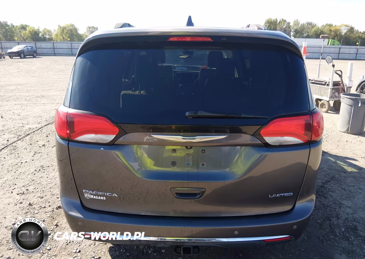2017 Chrysler Pacifica Limited VIN:2C4RC1GG0HR504329 - 16