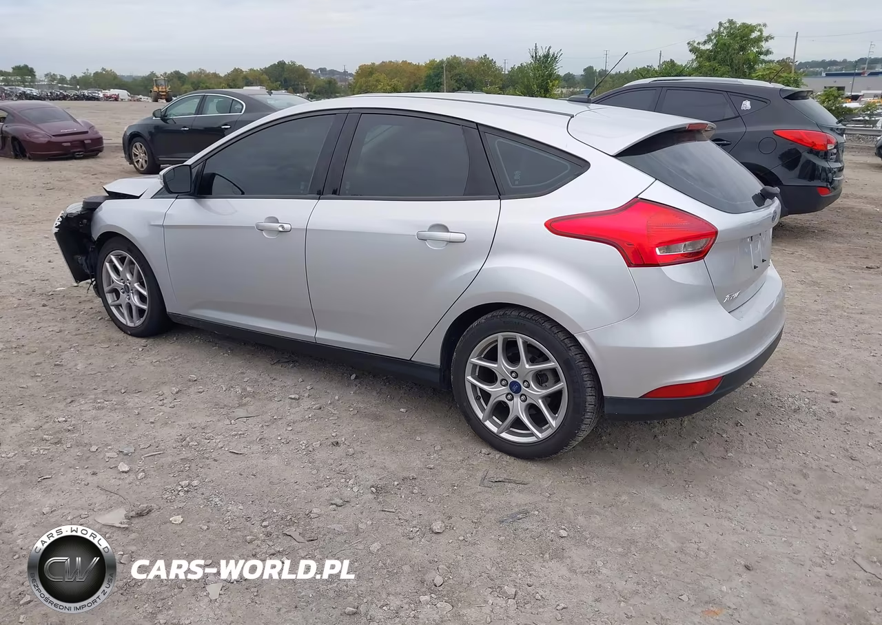2015 Ford Focus Se VIN:1FADP3K27FL386572 - 3