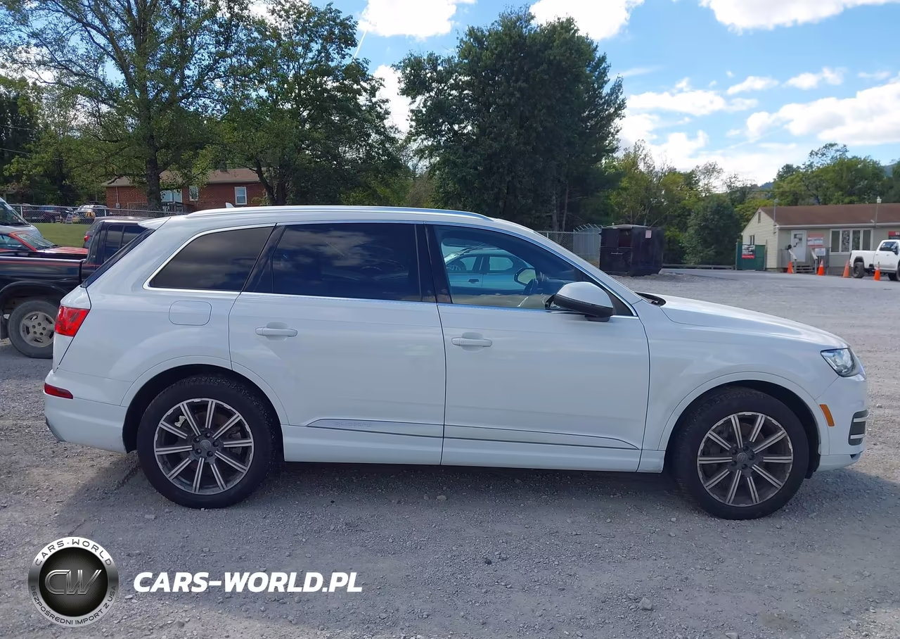 2017 Audi Q7 3.0T Premium VIN:WA1VAAF74HD012423 - 13