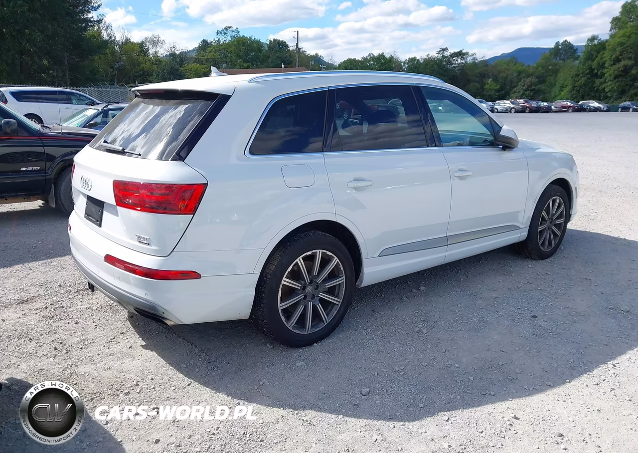 2017 Audi Q7 3.0T Premium VIN:WA1VAAF74HD012423 - 4