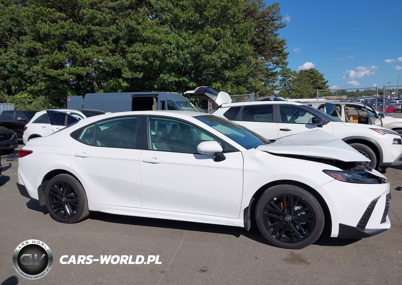 2026 Toyota Camry Se VIN:4T1DBADKXTU560680 - 14