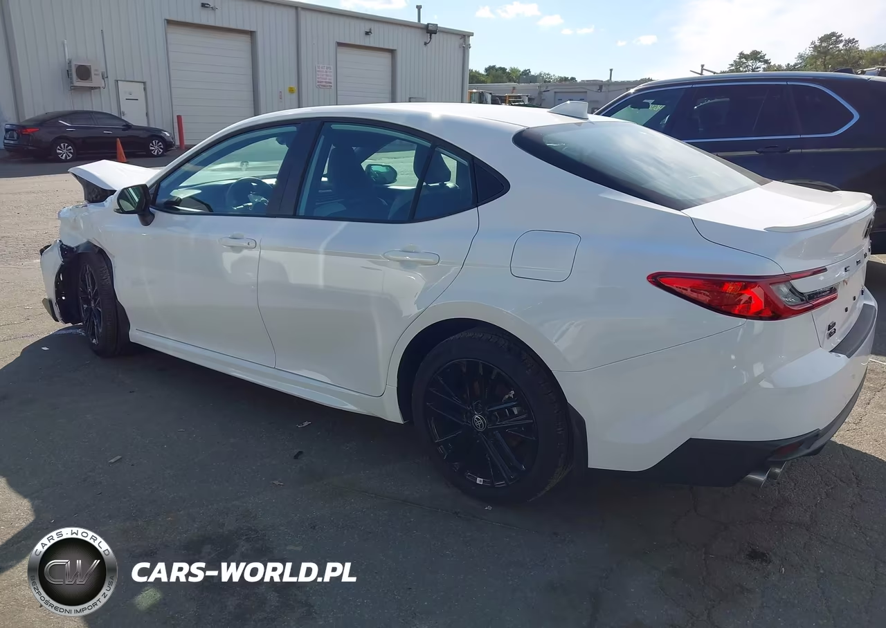 2026 Toyota Camry Se VIN:4T1DBADKXTU560680 - 3
