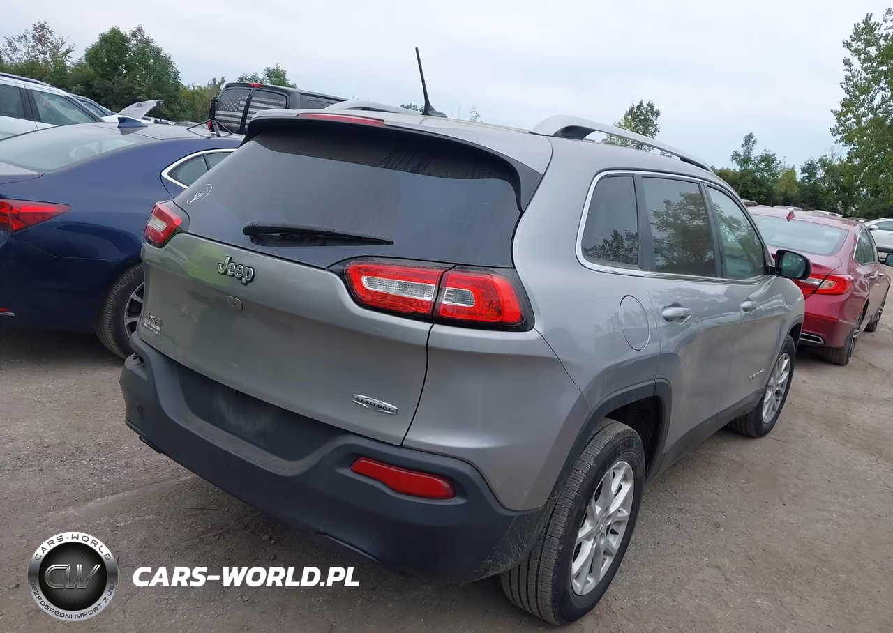 2016 Jeep Cherokee Latitude VIN:1C4PJMCB2GW304776 - 4