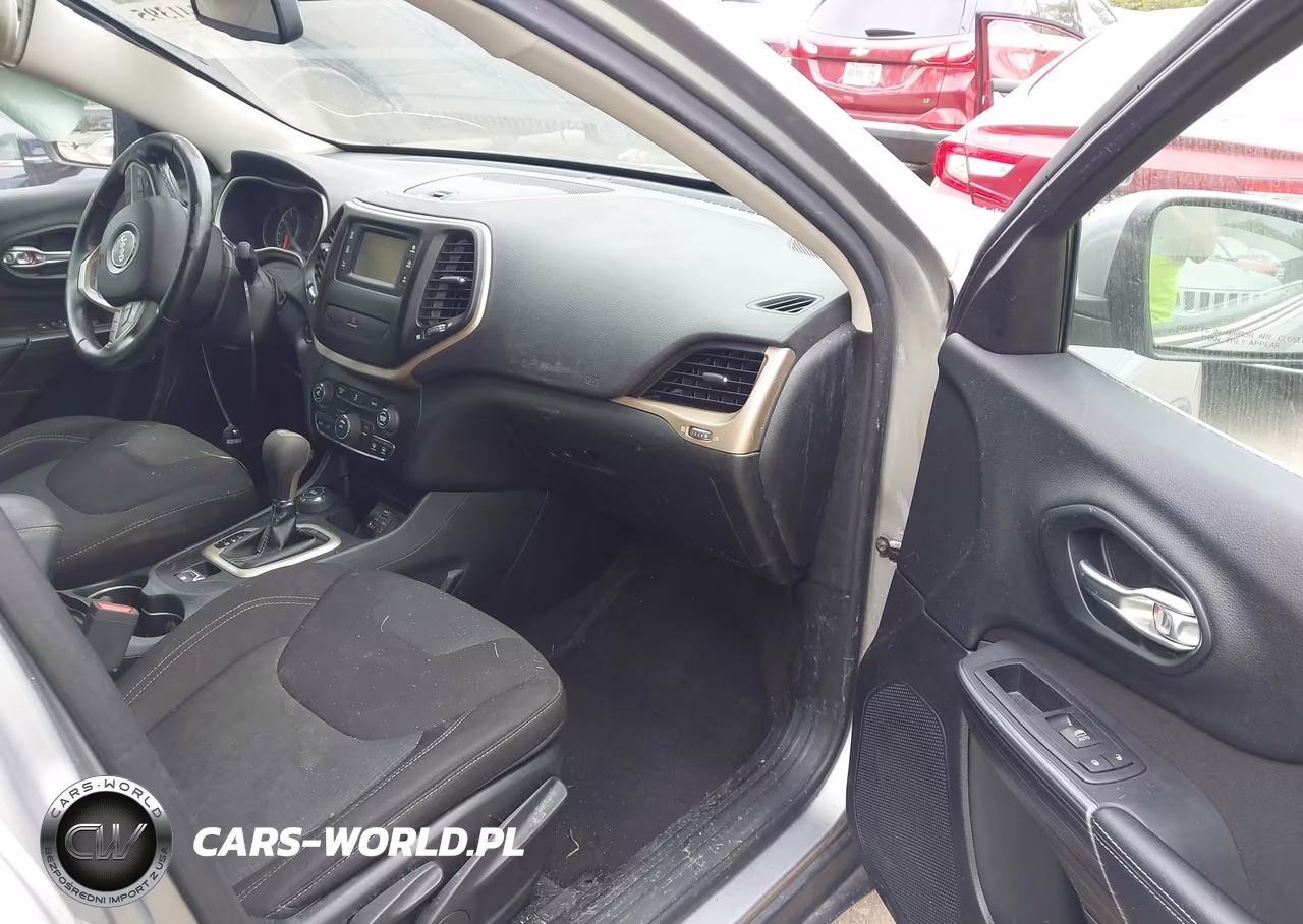 2016 Jeep Cherokee Latitude VIN:1C4PJMCB2GW304776 - 5