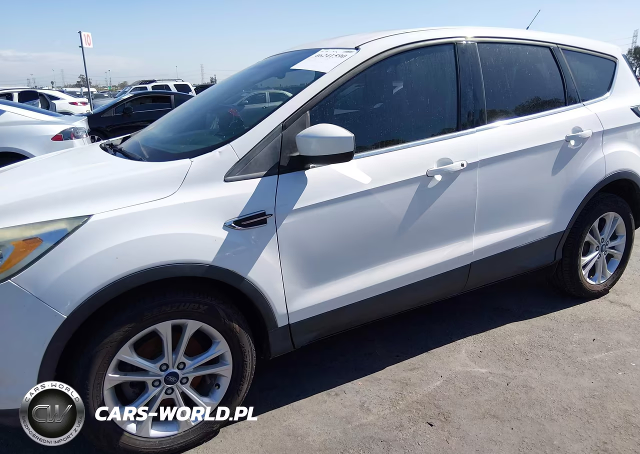 2017 Ford Escape Se VIN:1FMCU0GD6HUA82617 - 6