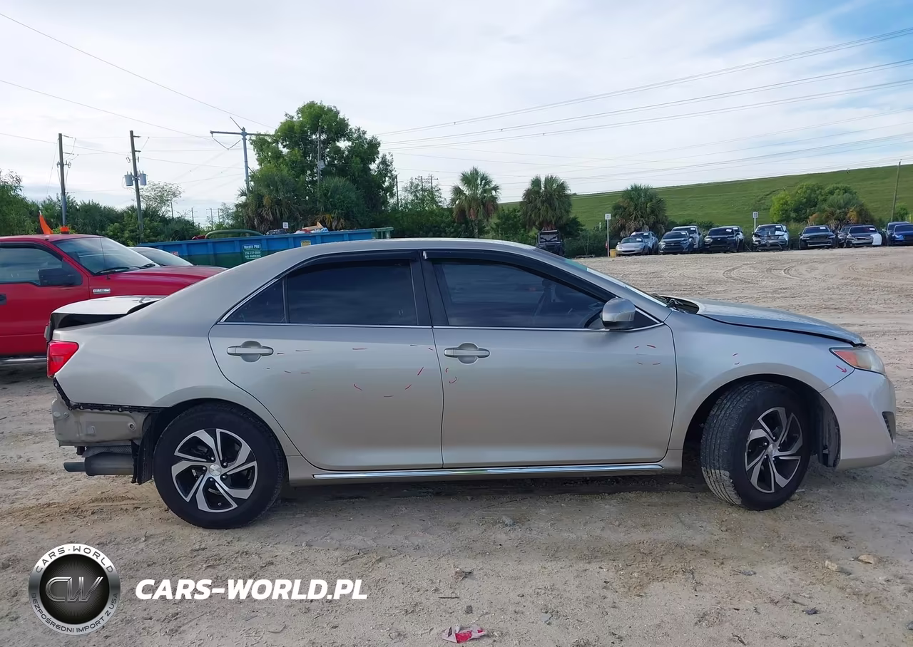 2014 Toyota Camry Le VIN:4T1BF1FK7EU370959 - 14