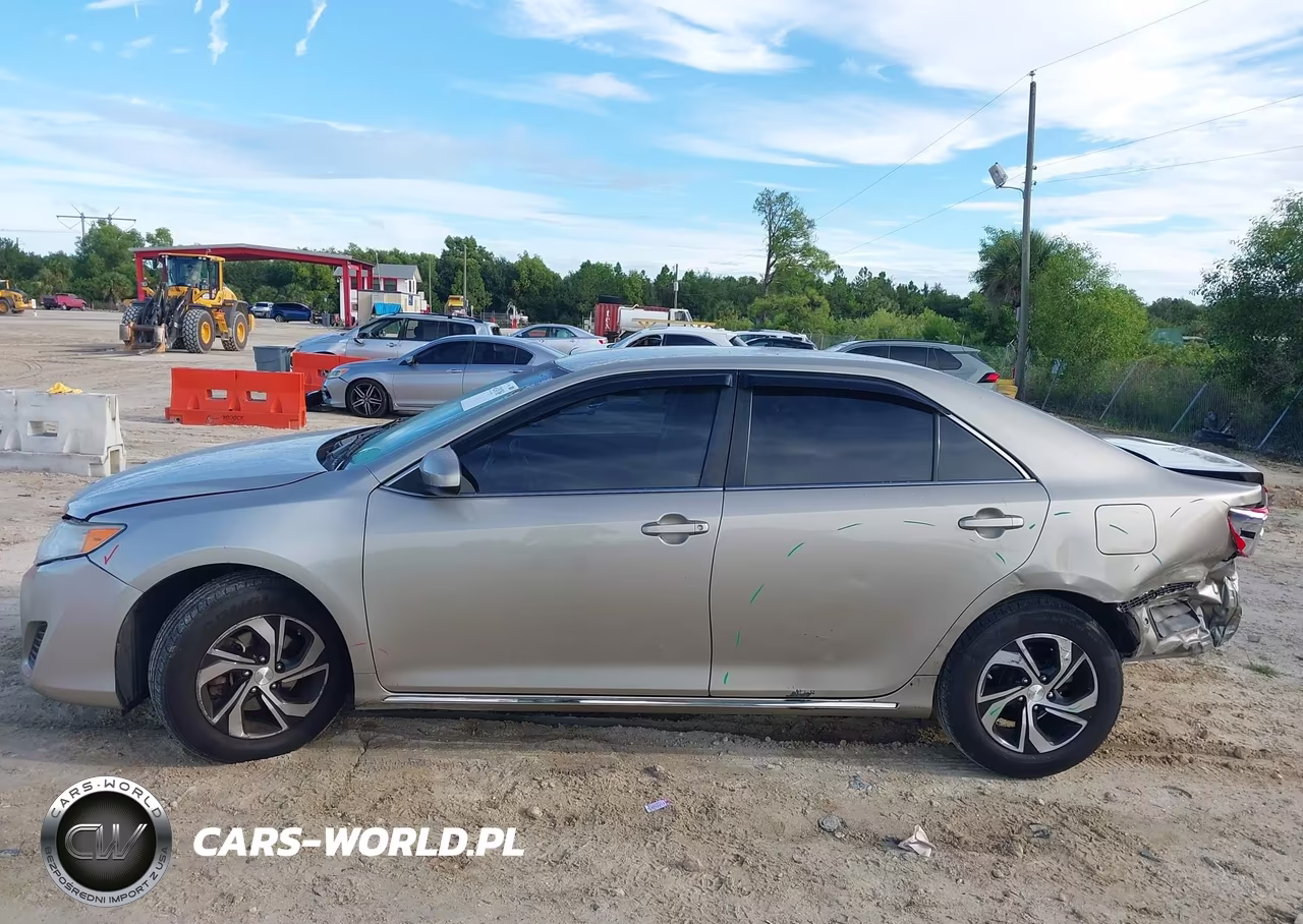 2014 Toyota Camry Le VIN:4T1BF1FK7EU370959 - 15